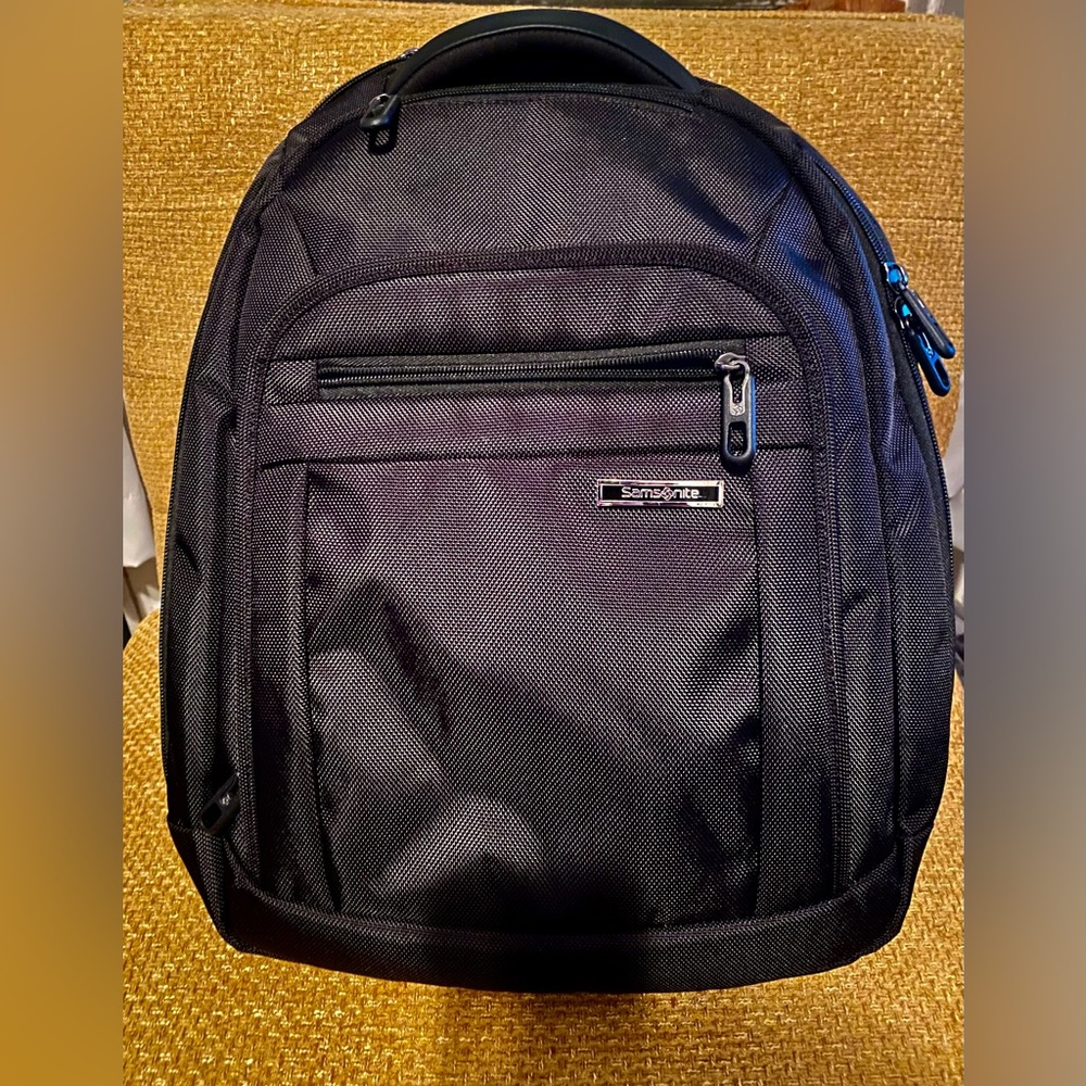 Samsonite Backpack bag (Like New) Black w/Luggage Trolley Strap
